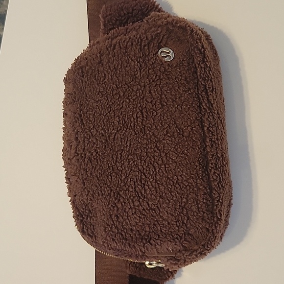 Lululemon Everywhere Belt Bag Large 2L *Fleece - Picture 1 of 7